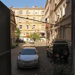 Sadovaya Historical Apartmán *